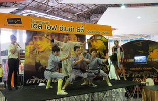 ç¹-չԹѧ ſ  ˹ѧԹͧ˭ 27 Ҥ 2554/ Thai-Chinese Shaolin Kungfu School jion Sahamongkol promote "Shaolin" Movie 27 JAN 2011,Bangkok, Thailand